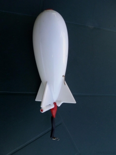 Raketka zakrmovací "SPOMB" bílá velká - 17cm